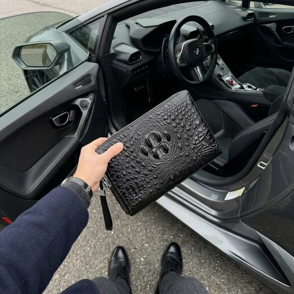 Sasha portant Pochette Onyx
